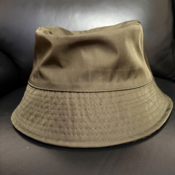 NEW UNISEX PRADA OLIVE GREEN RE-NYLON BUCKET HAT LOGO PLAQUE ONE SIZE - Picture 4 of 6
